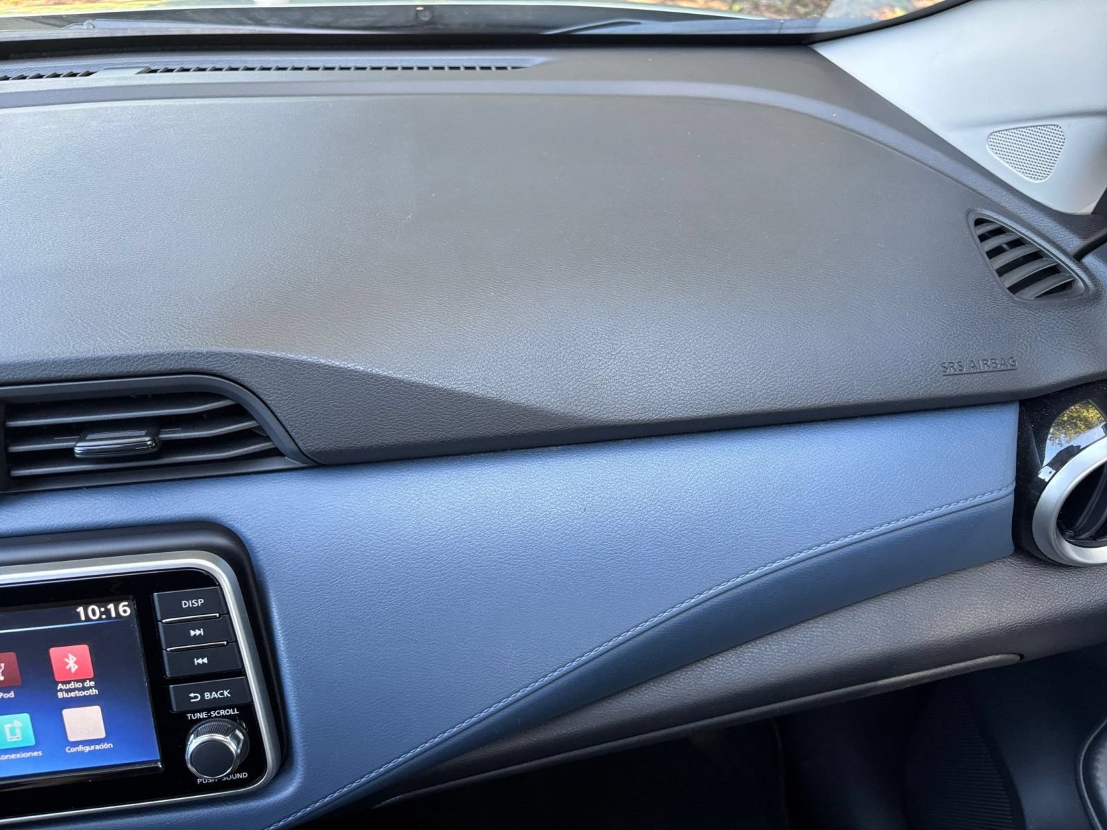 Used 2025 Nissan Versa SV FWD image 32