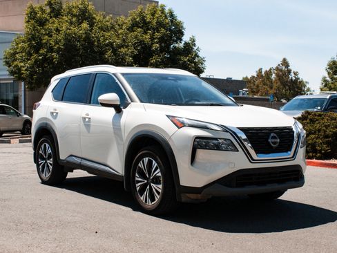Used 2023 Nissan Rogue SV w/ SV Premium B Package AWD/4WD image 3