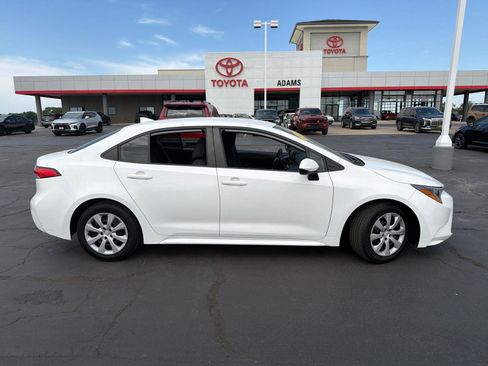 Used 2022 Toyota Corolla LE FWD image 9