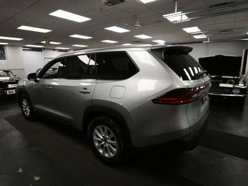 Used 2025 Toyota Grand Highlander AWD image 5