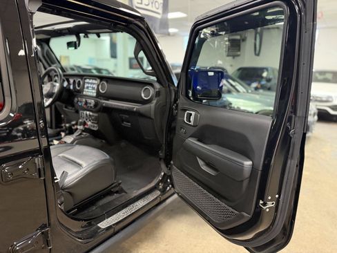 Used 2023 Jeep Wrangler Unlimited Rubicon 4xe w/ Cold Weather Group AWD/4WD image 31