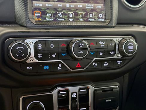 Used 2022 Jeep Wrangler Unlimited Rubicon 4xe w/ Cold Weather Group AWD/4WD image 10