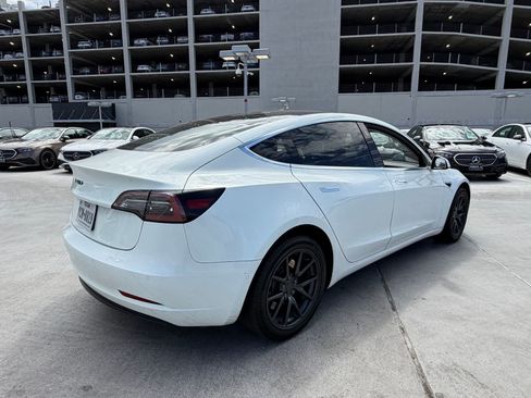 Used 2020 Tesla Model 3 Standard Range RWD image 4