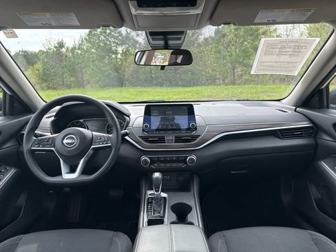 Used 2025 Nissan Altima 2.5 SV image 14