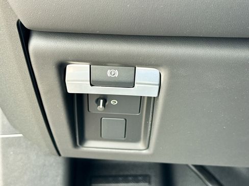 New 2026 Land Rover Defender 110 OCTA AWD/4WD image 35
