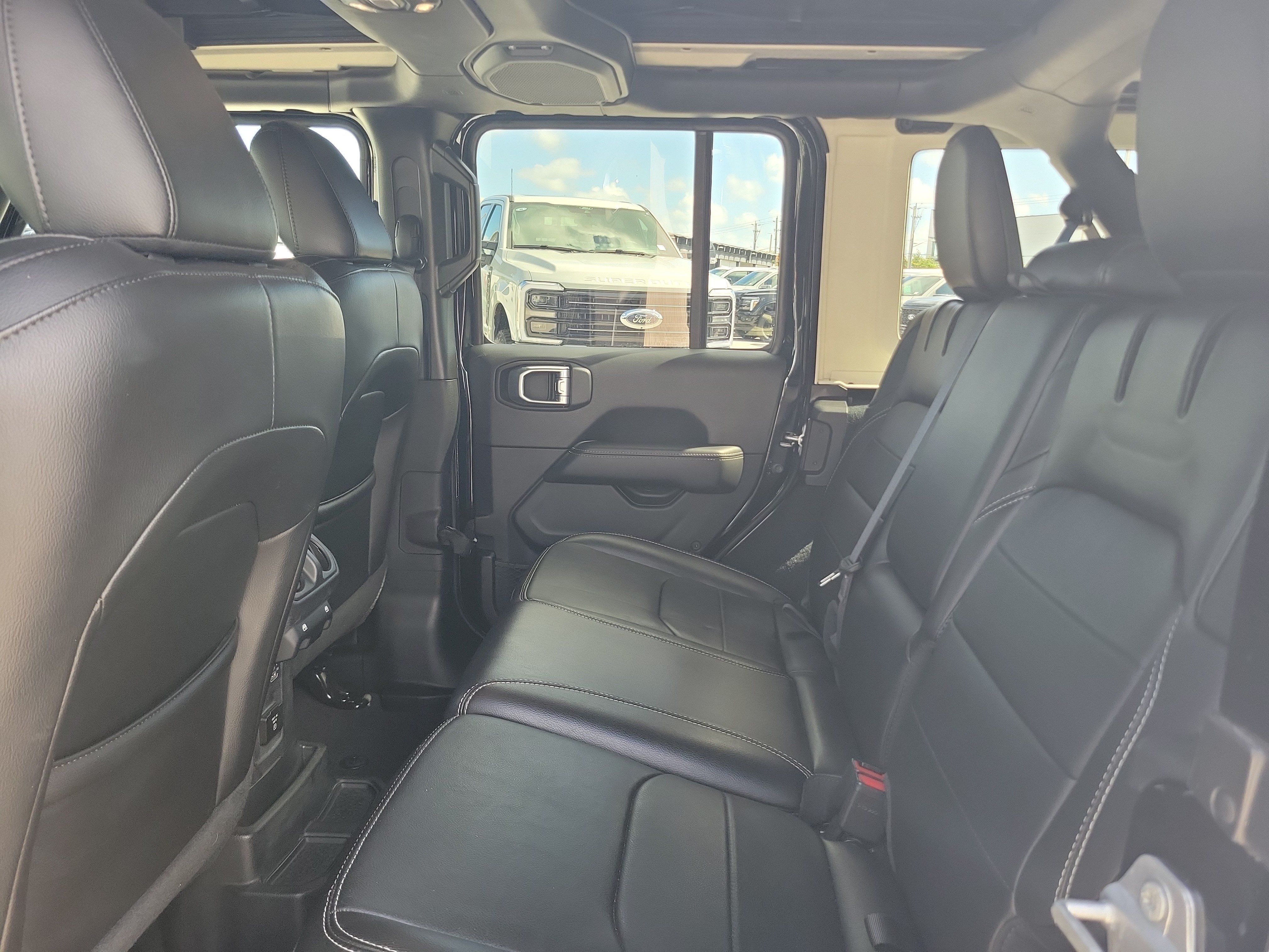Used 2022 Jeep Wrangler Unlimited Sahara w/ Safety Group AWD/4WD image 12