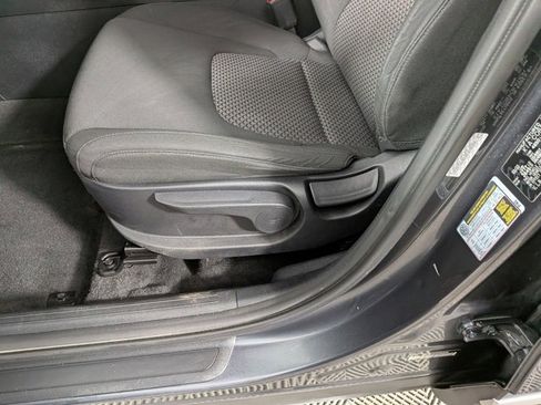 Used 2023 Kia Sportage LX image 17