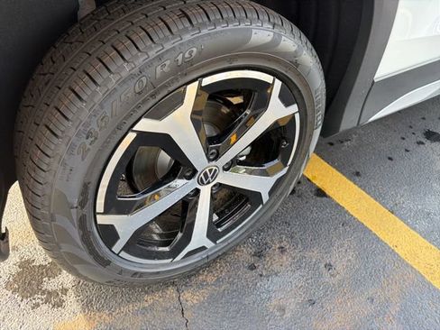 New 2026 Volkswagen Tiguan SE AWD/4WD image 26
