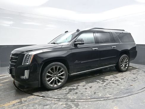 Used 2020 Cadillac Escalade ESV Platinum w/ Escalade Sport Edition image 3