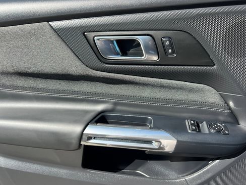 Used 2025 Ford Mustang Coupe image 11