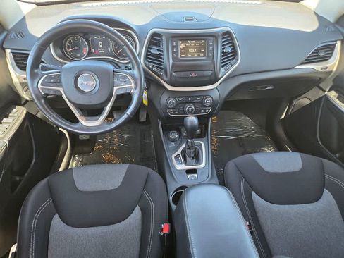 Used 2014 Jeep Cherokee Latitude AWD/4WD image 9