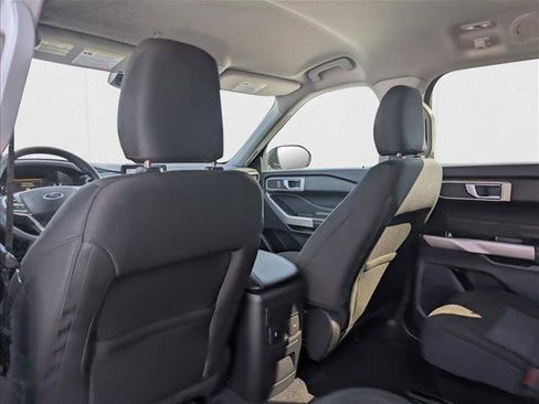 Used 2024 Ford Explorer XLT image 23