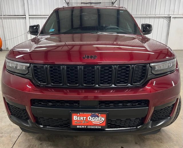 Used 2025 Jeep Grand Cherokee L Altitude RWD image 2