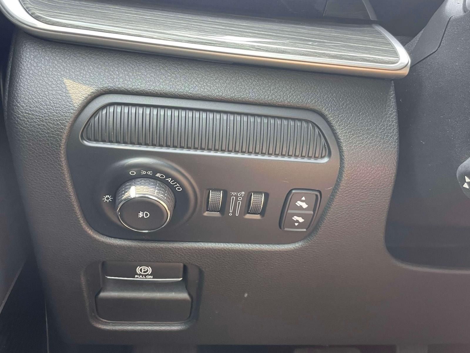 Used 2022 Jeep Wagoneer Series III w/ Premium Group I AWD/4WD image 22