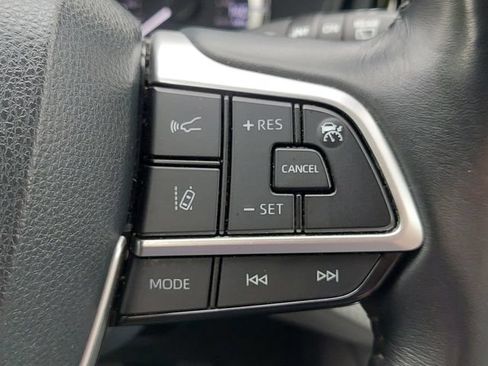 Used 2023 Toyota Highlander LE FWD image 35