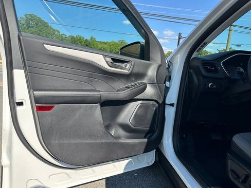 Used 2022 Ford Escape SE w/ Convenience Package FWD image 14