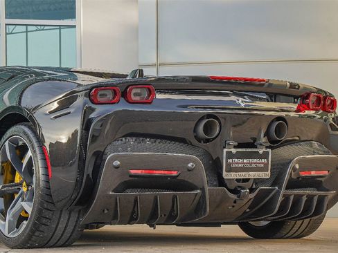 Used 2023 Ferrari SF90 Spider image 16