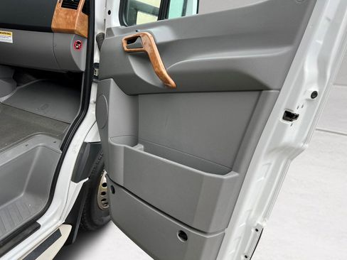Used 2015 Mercedes-Benz Sprinter 3500 image 10