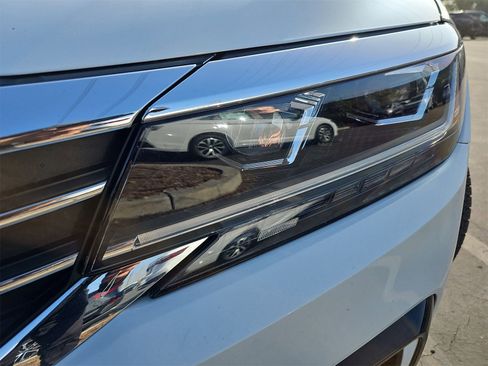 Used 2021 Volkswagen Passat 2.0T R-Line image 32