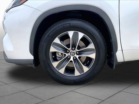Used 2022 Toyota Highlander XLE FWD image 11