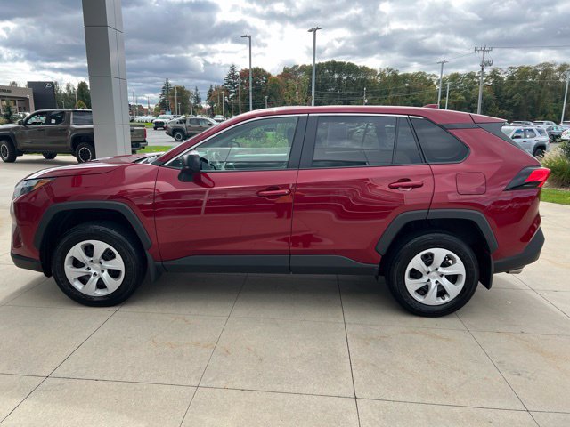 Used 2024 Toyota RAV4 LE AWD/4WD image 4
