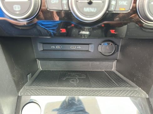 Used 2024 Volkswagen Taos SE image 35