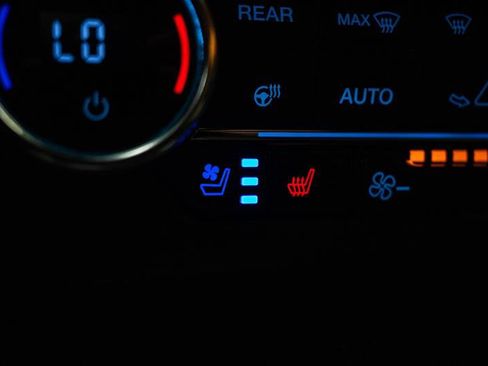 Used 2019 Ford Expedition Limited w/ Equipment Group 302A AWD/4WD image 23