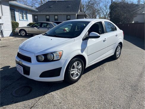 Used 2014 Chevrolet Sonic LT image 3