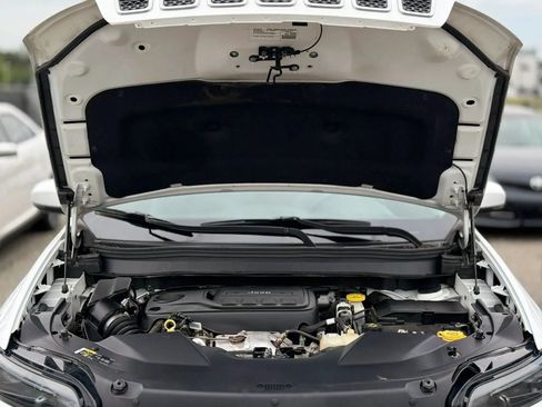 Used 2019 Jeep Cherokee Limited AWD/4WD image 29