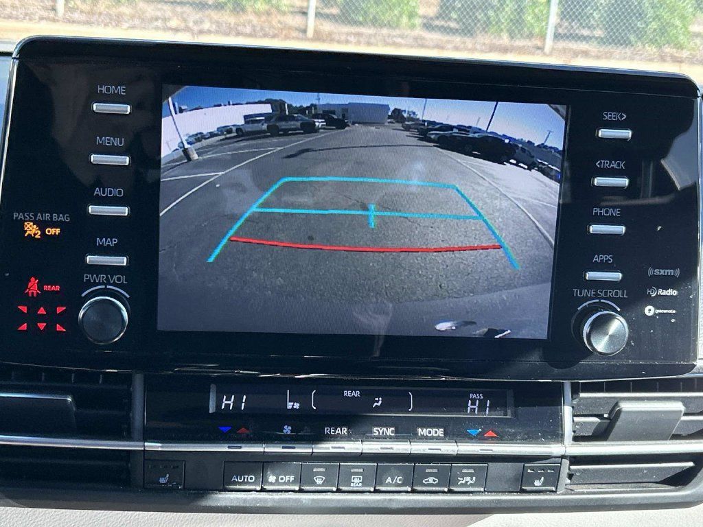 Used 2021 Toyota Sienna XLE FWD image 40