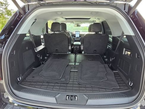 Used 2024 Ford Explorer Limited w/ Limited Technology Package RWD image 23