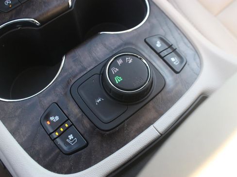 Used 2021 GMC Acadia Denali w/ Denali Technology Package image 25