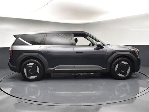 Certified 2026 Kia EV9 Light image 8