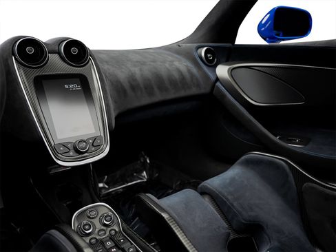 Used 2020 McLaren 600LT Spider RWD image 38