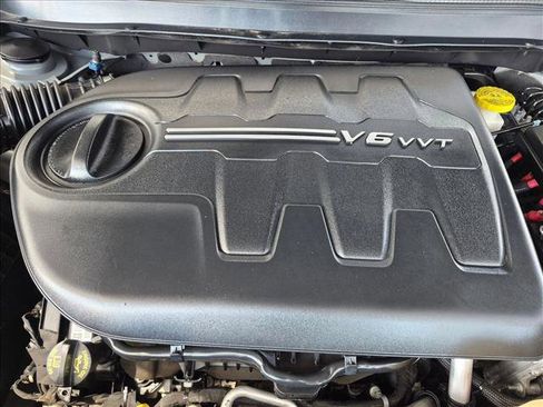 Used 2019 Jeep Cherokee Trailhawk AWD/4WD image 23