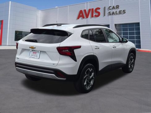 Used 2025 Chevrolet Trax LT w/ LT Convenience Package FWD image 6
