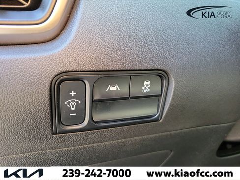 Used 2023 Kia Sorento LX FWD image 22