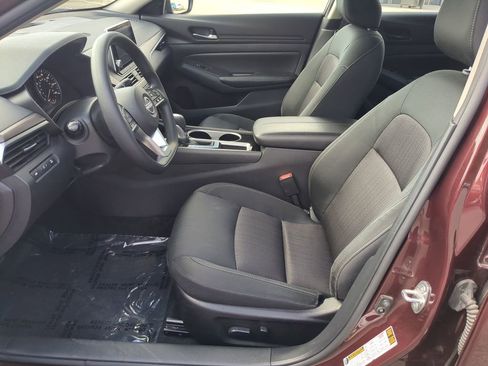 Used 2024 Nissan Altima 2.5 SV FWD image 15