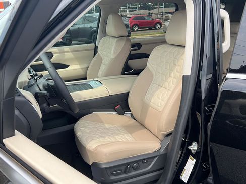 New 2025 Nissan Armada Platinum Reserve image 11