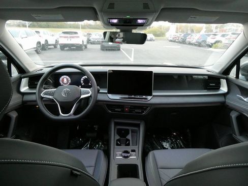 Used 2026 Volkswagen Tiguan SE AWD/4WD image 29