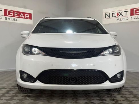 Used 2019 Chrysler Pacifica Limited w/ Advanced Safetytec Group FWD image 4