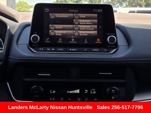 Used 2023 Nissan Rogue SV FWD image 16