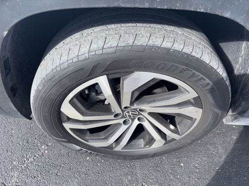 Used 2023 Volkswagen Atlas Cross Sport SEL image 2