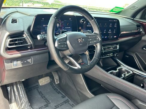 Used 2025 Chevrolet Traverse Z71 w/ Enhanced Driving Package AWD/4WD image 8