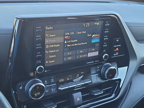 Used 2022 Toyota Highlander XLE image 13