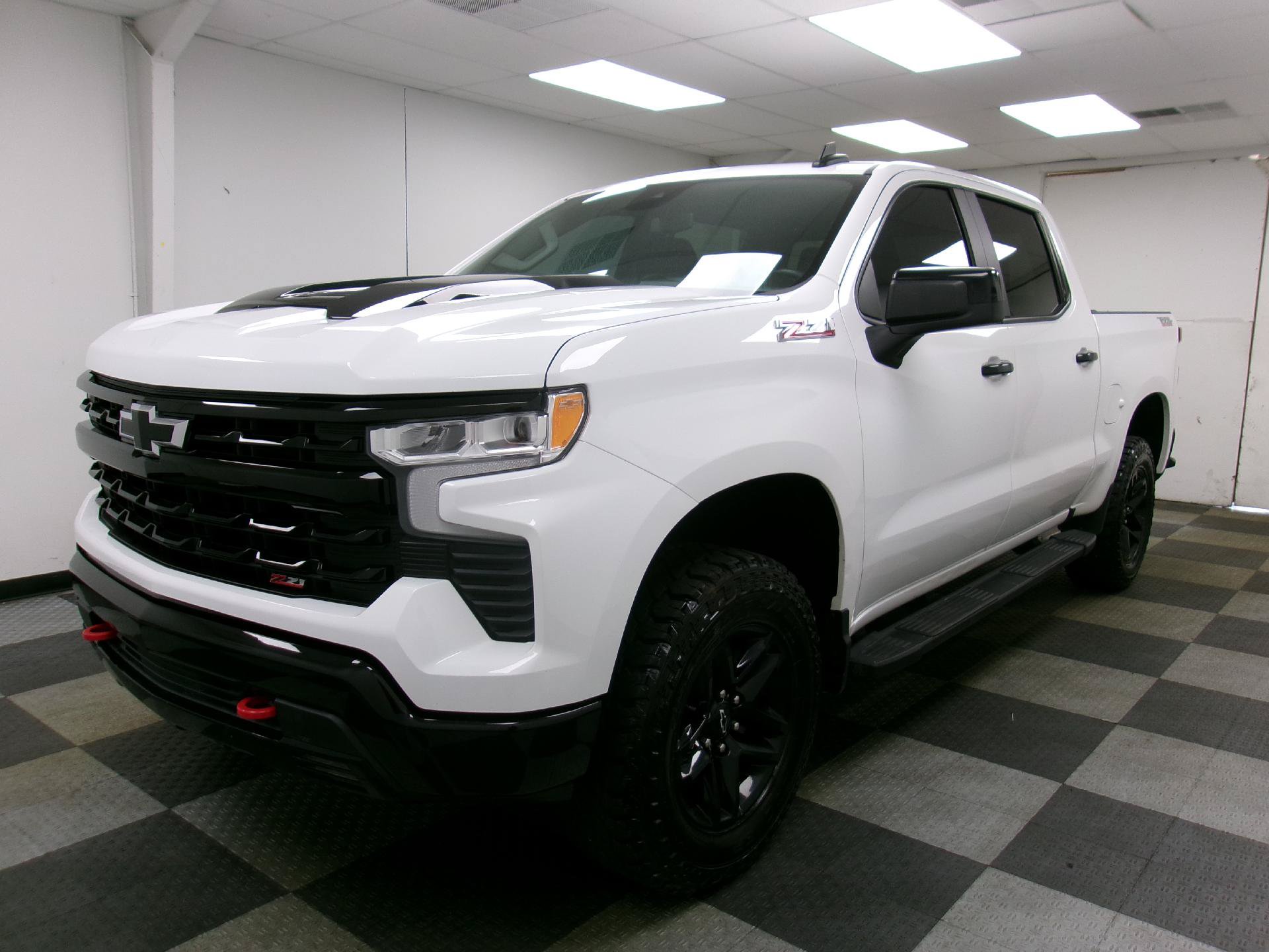 Used 2024 Chevrolet Silverado 1500 LT Trail Boss w/ Protection Package AWD/4WD image 1