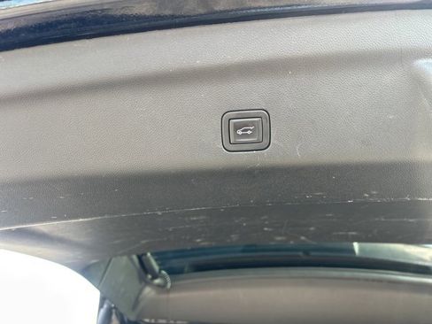 Used 2024 Chevrolet Suburban LT image 30