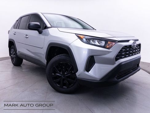 Used 2022 Toyota RAV4 LE AWD/4WD image 1