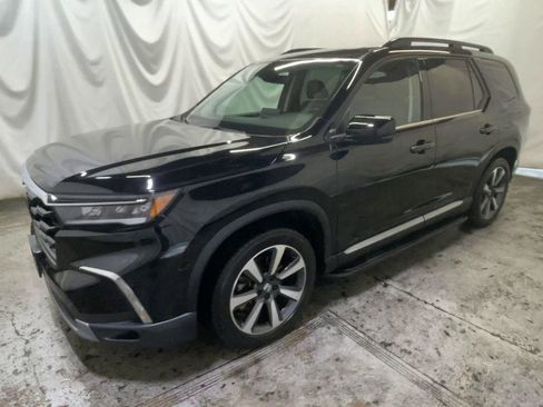 Used 2023 Honda Pilot Touring image 4