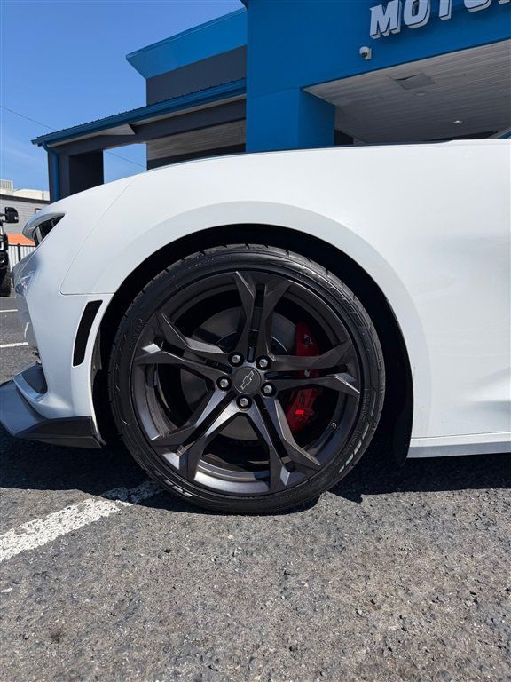 Used 2020 Chevrolet Camaro SS RWD image 11